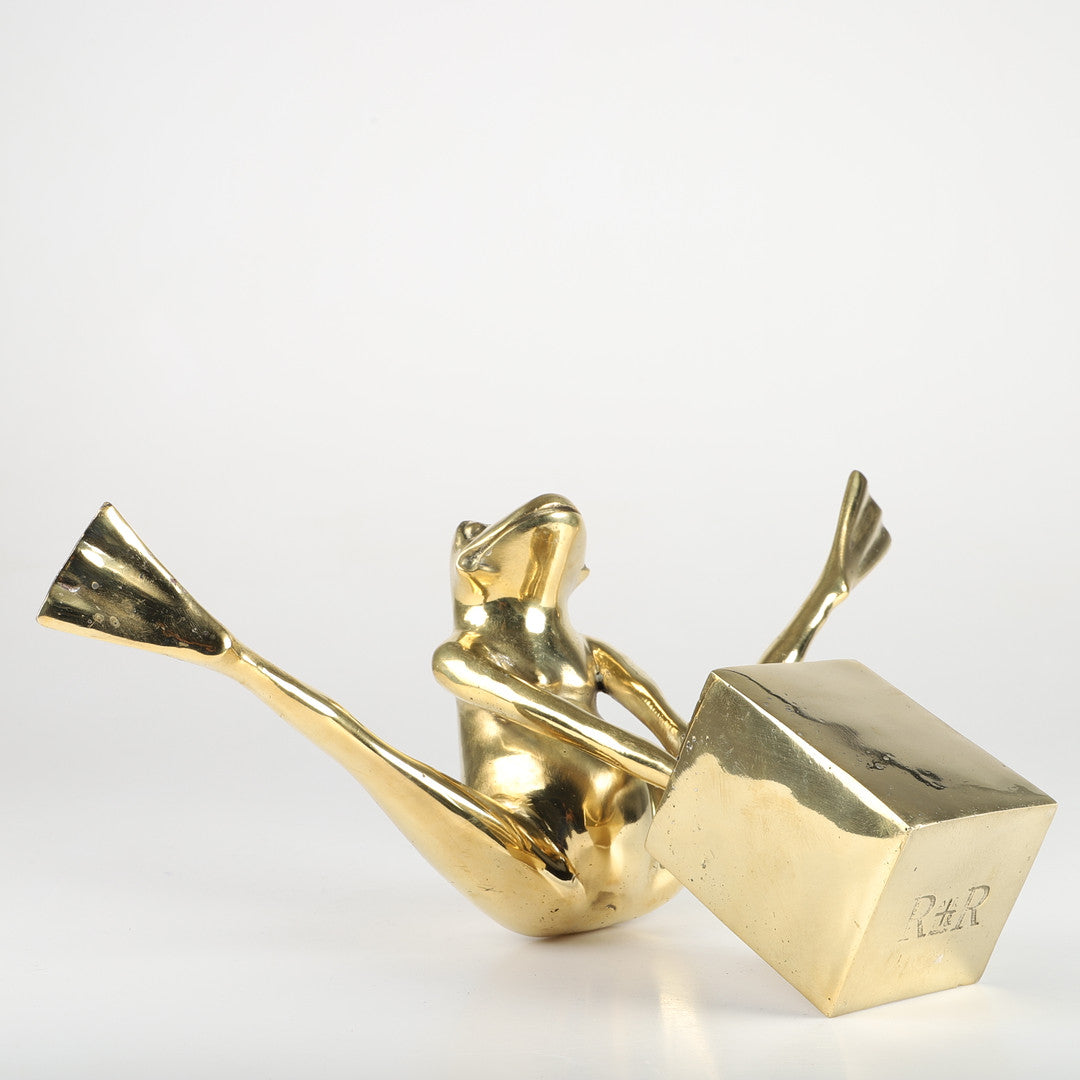 Look at my legs, golden sculpture by R+R design
