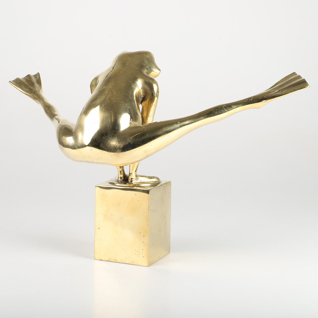 Look at my legs, golden sculpture by R+R design