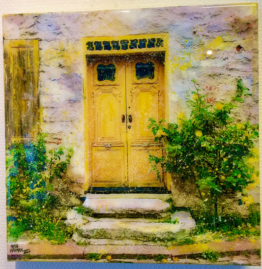 Maria Larkman - Yellow door in Visby. Lacollage on canvas.