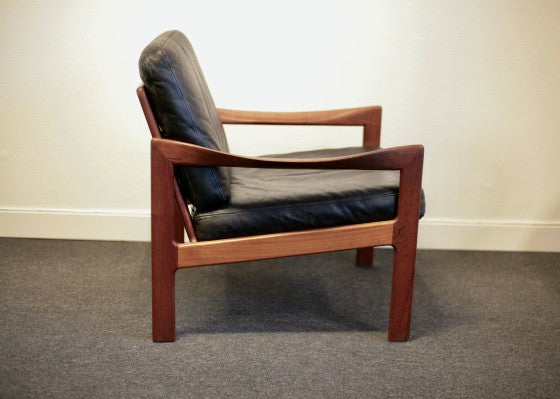 Illum Wikkelsö - Set of 2 easy chairs, model 20